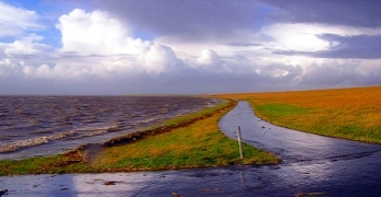 Nordseedeich bei Sturmflut
